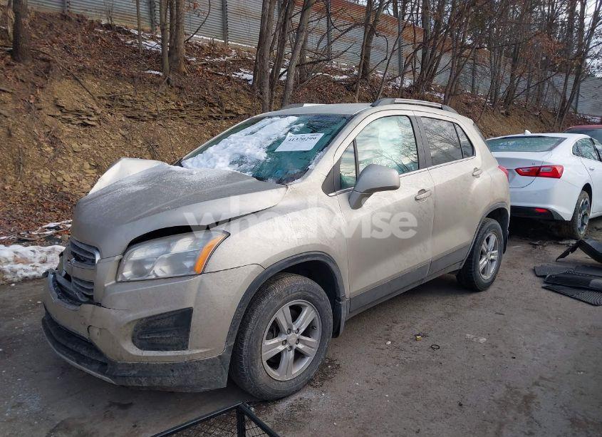 Photo 2 of 2016 Chevrolet Trax LT (VIN 3GNCJPSB3GL247034)