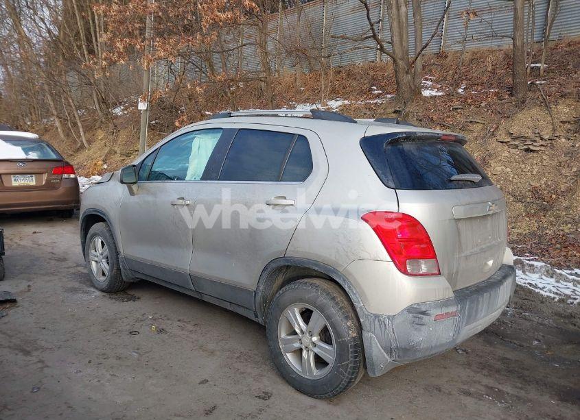 Photo 3 of 2016 Chevrolet Trax LT (VIN 3GNCJPSB3GL247034)