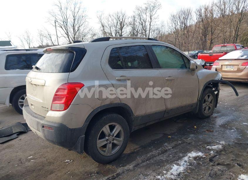 Photo 4 of 2016 Chevrolet Trax LT (VIN 3GNCJPSB3GL247034)