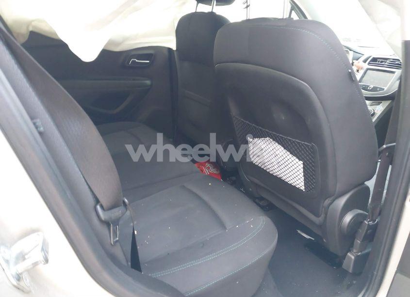 Photo 8 of 2016 Chevrolet Trax LT (VIN 3GNCJPSB3GL247034)