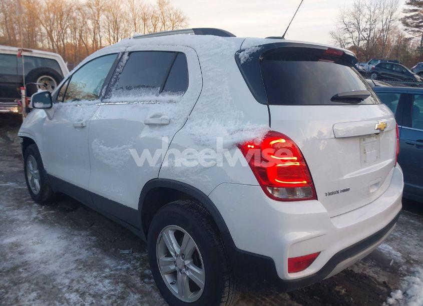 Photo 3 of 2018 Chevrolet Trax LT (VIN 3GNCJPSB3JL155171)