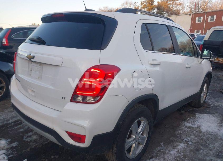 Photo 4 of 2018 Chevrolet Trax LT (VIN 3GNCJPSB3JL155171)