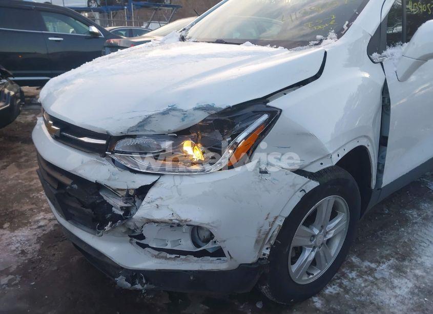 Photo 6 of 2018 Chevrolet Trax LT (VIN 3GNCJPSB3JL155171)