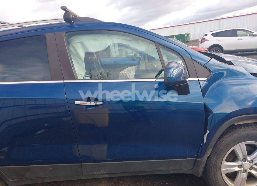 Photo 13 of 2019 Chevrolet Trax LT (VIN 3GNCJPSB3KL167581)