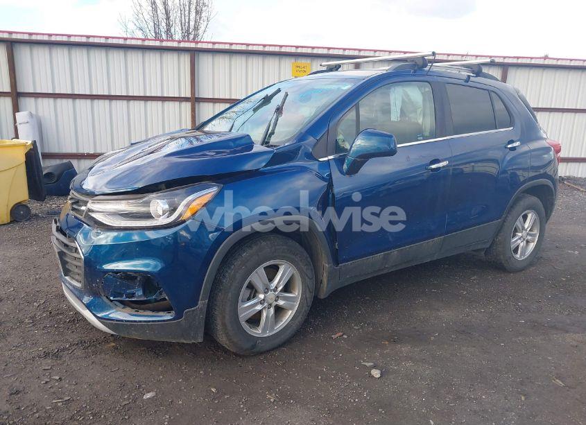 Photo 2 of 2019 Chevrolet Trax LT (VIN 3GNCJPSB3KL167581)