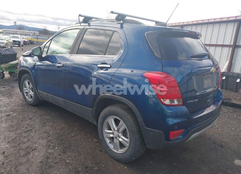 Photo 3 of 2019 Chevrolet Trax LT (VIN 3GNCJPSB3KL167581)