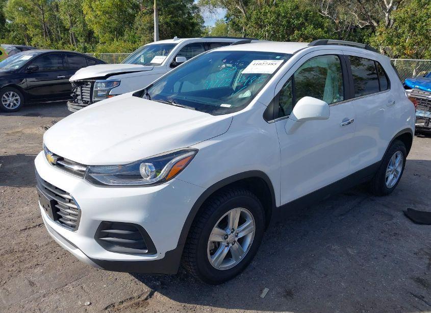 Photo 2 of 2019 Chevrolet Trax LT (VIN 3GNCJPSB3KL221137)