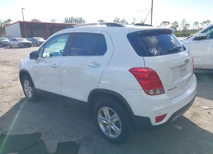 Photo 3 of 2019 Chevrolet Trax LT (VIN 3GNCJPSB3KL221137)