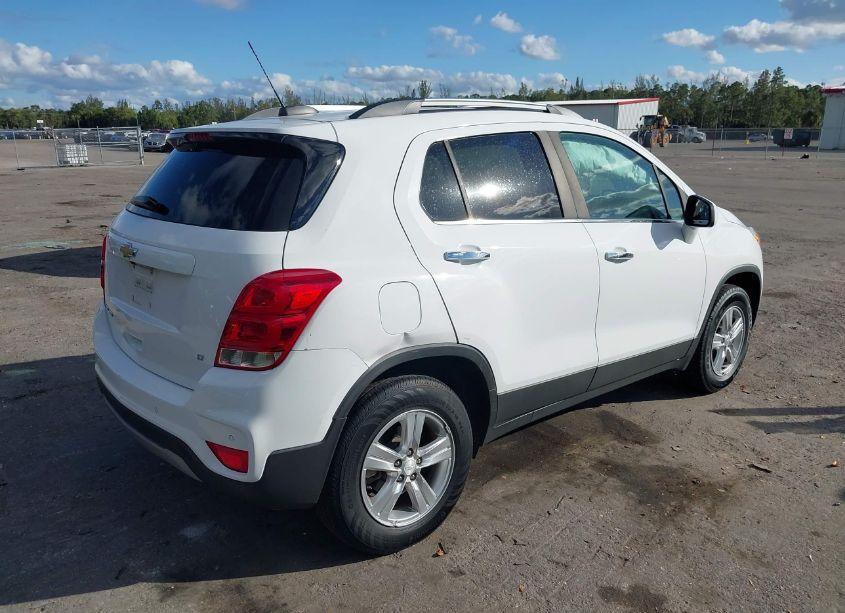 Photo 4 of 2019 Chevrolet Trax LT (VIN 3GNCJPSB3KL221137)