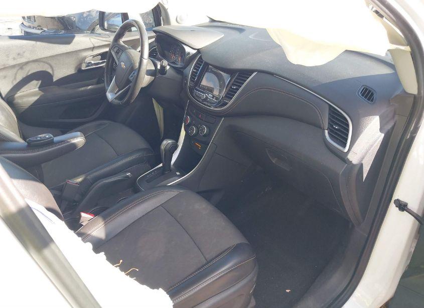 Photo 5 of 2019 Chevrolet Trax LT (VIN 3GNCJPSB3KL221137)