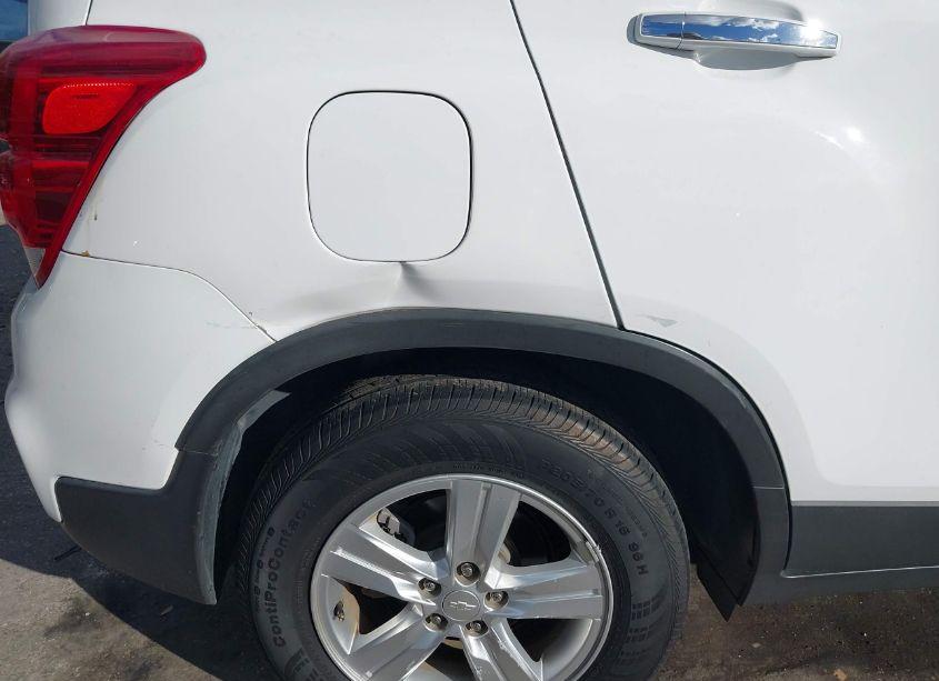 Photo 6 of 2019 Chevrolet Trax LT (VIN 3GNCJPSB3KL221137)