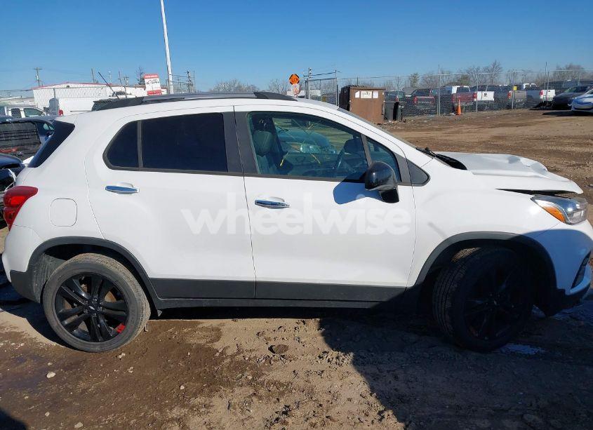 Photo 13 of 2019 Chevrolet Trax LT (VIN 3GNCJPSB3KL227892)