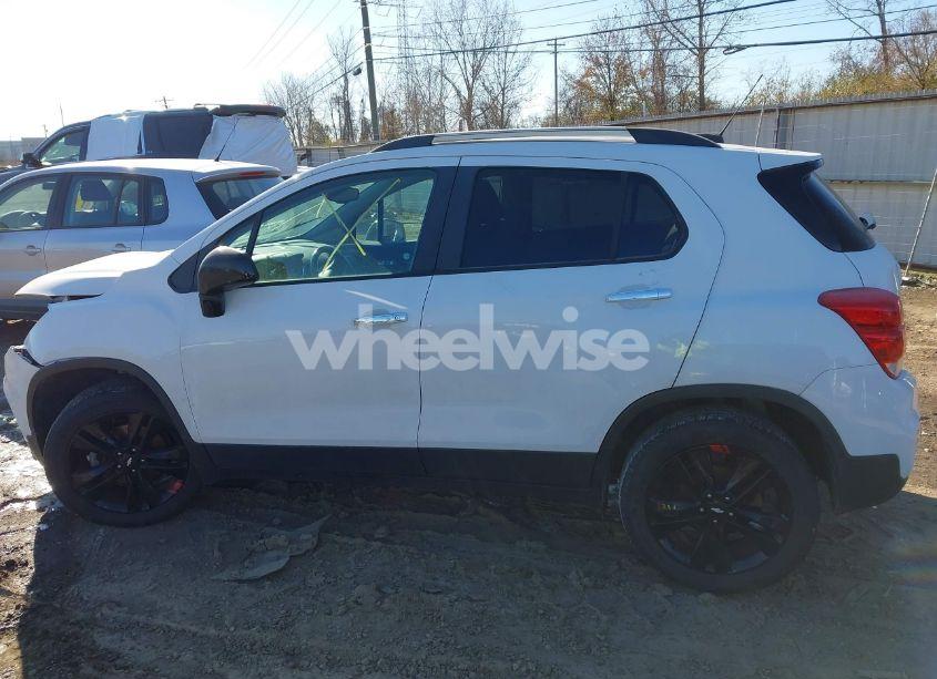 Photo 14 of 2019 Chevrolet Trax LT (VIN 3GNCJPSB3KL227892)