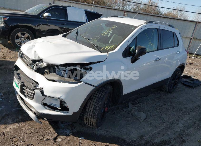 Photo 2 of 2019 Chevrolet Trax LT (VIN 3GNCJPSB3KL227892)