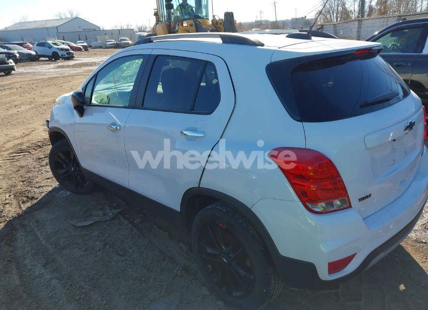 Photo 3 of 2019 Chevrolet Trax LT (VIN 3GNCJPSB3KL227892)
