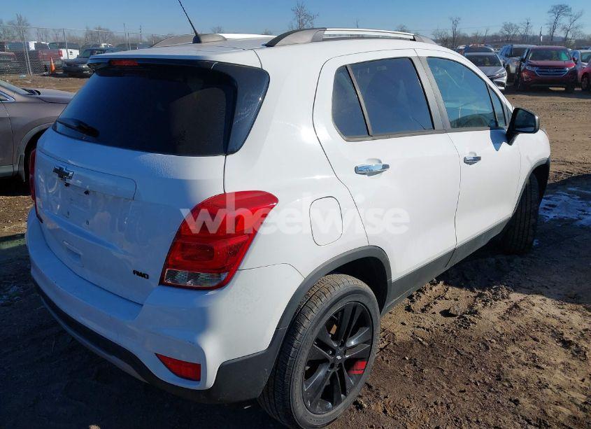 Photo 4 of 2019 Chevrolet Trax LT (VIN 3GNCJPSB3KL227892)