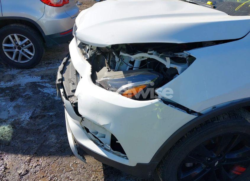 Photo 6 of 2019 Chevrolet Trax LT (VIN 3GNCJPSB3KL227892)