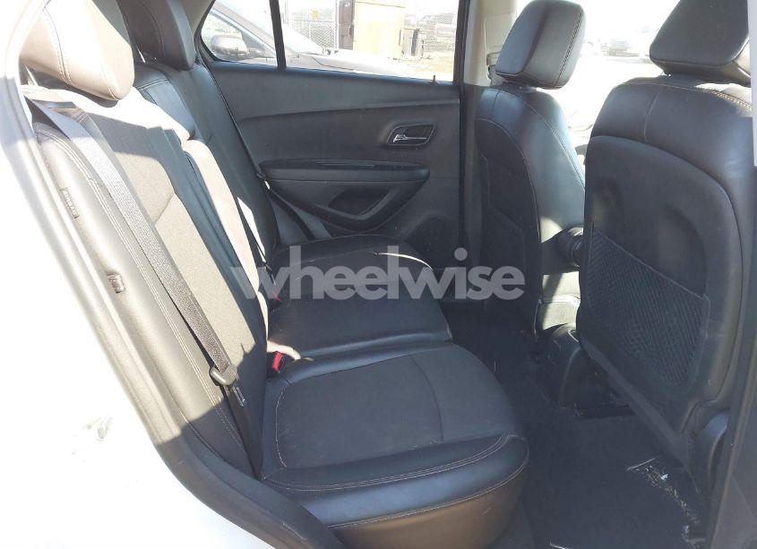 Photo 8 of 2019 Chevrolet Trax LT (VIN 3GNCJPSB3KL227892)