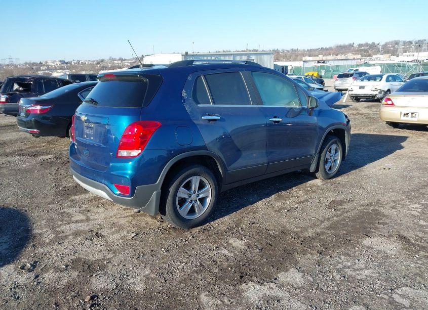 Photo 4 of 2019 Chevrolet Trax LT (VIN 3GNCJPSB3KL254669)