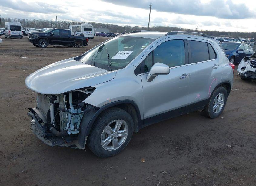 Photo 2 of 2019 Chevrolet Trax LT (VIN 3GNCJPSB3KL287459)