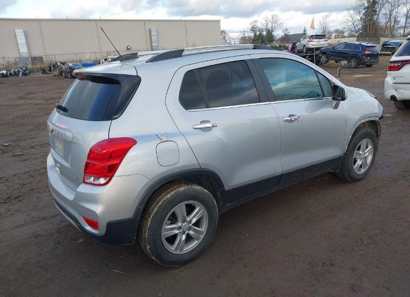 Photo 4 of 2019 Chevrolet Trax LT (VIN 3GNCJPSB3KL287459)