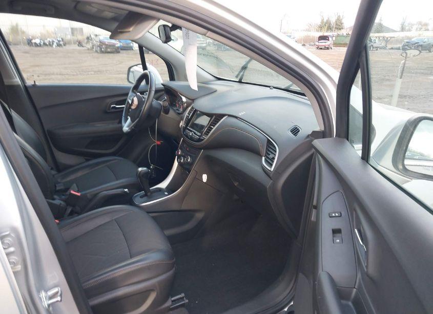 Photo 5 of 2019 Chevrolet Trax LT (VIN 3GNCJPSB3KL287459)