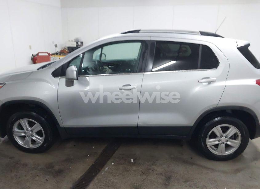 Photo 14 of 2020 Chevrolet Trax AWD LT (VIN 3GNCJPSB3LL173575)