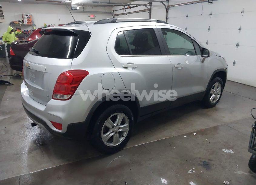Photo 4 of 2020 Chevrolet Trax AWD LT (VIN 3GNCJPSB3LL173575)