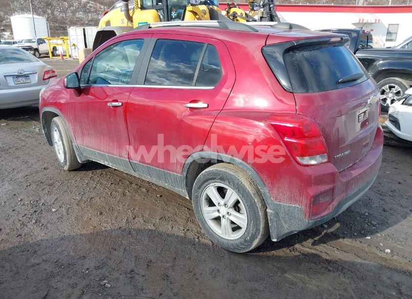 Photo 3 of 2020 Chevrolet Trax AWD LT (VIN 3GNCJPSB3LL188674)