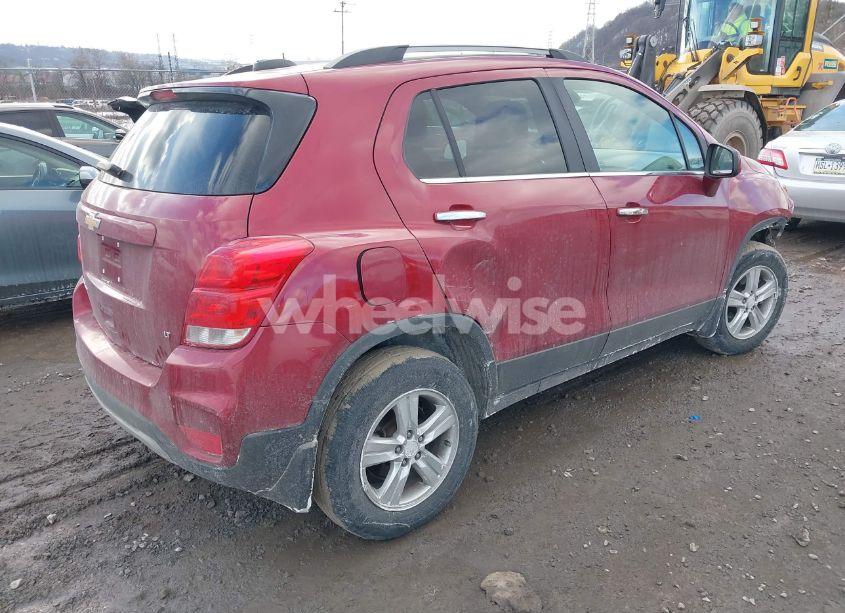 Photo 4 of 2020 Chevrolet Trax AWD LT (VIN 3GNCJPSB3LL188674)