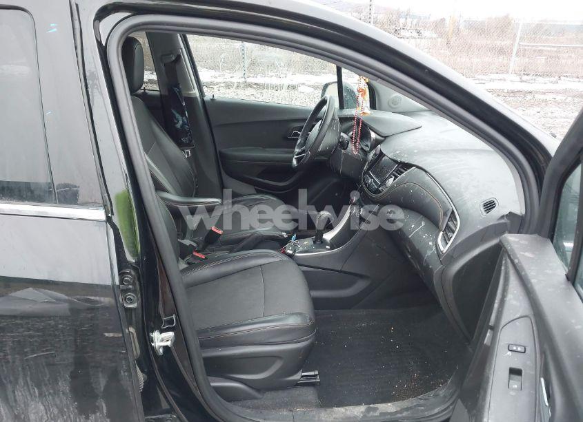 Photo 5 of 2020 Chevrolet Trax AWD LT (VIN 3GNCJPSB3LL334300)