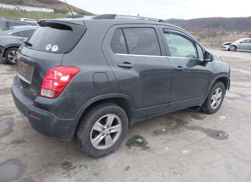 Photo 4 of 2016 Chevrolet Trax LT (VIN 3GNCJPSB4GL158573)
