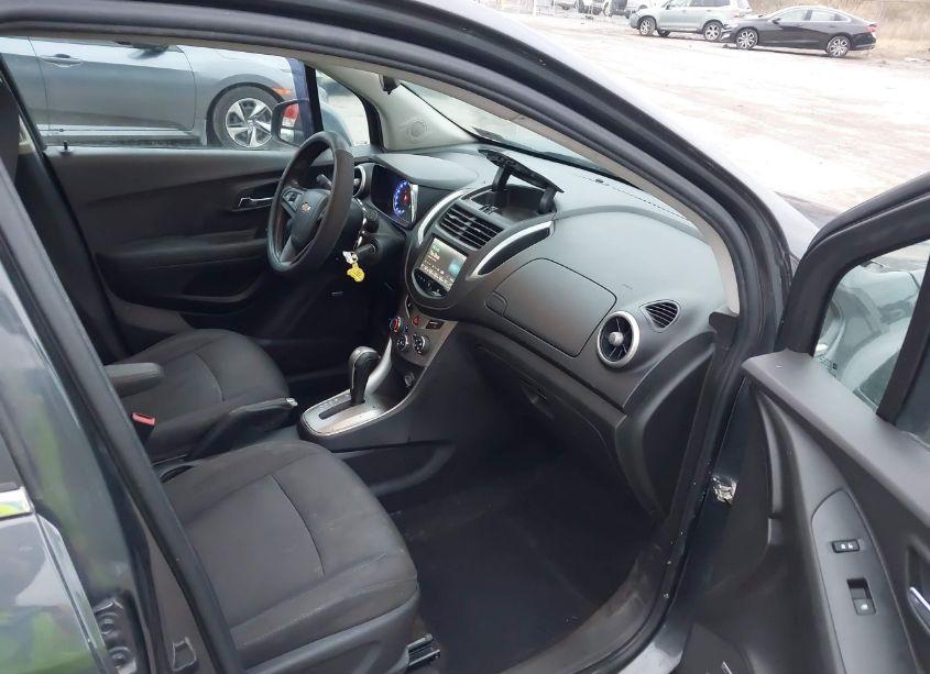 Photo 5 of 2016 Chevrolet Trax LT (VIN 3GNCJPSB4GL158573)