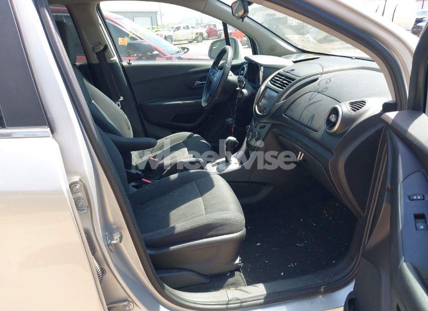 Photo 5 of 2016 Chevrolet Trax LT (VIN 3GNCJPSB4GL173302)