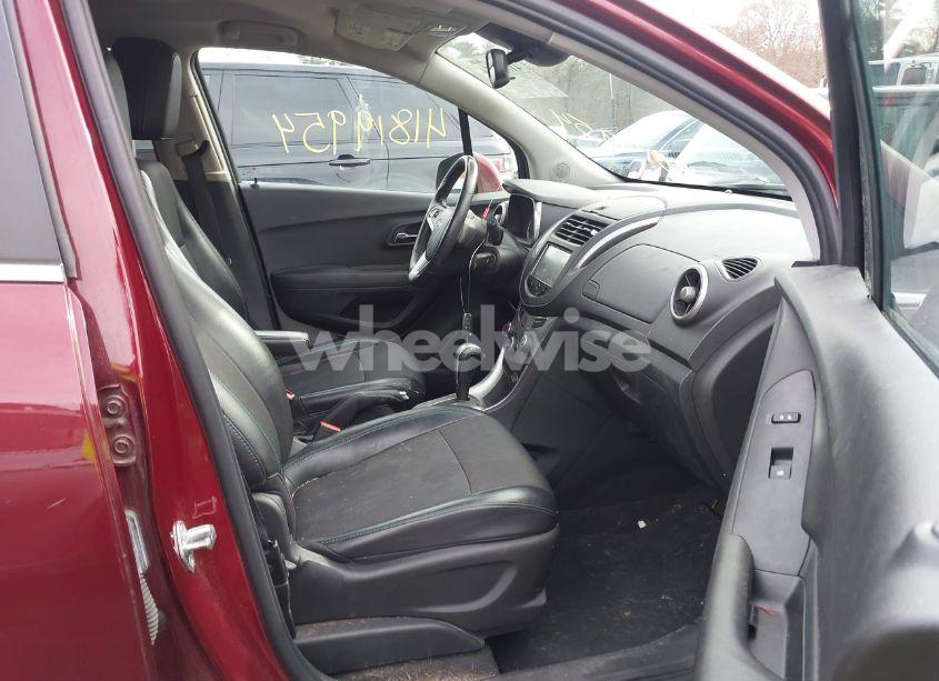 Photo 5 of 2016 Chevrolet Trax LT (VIN 3GNCJPSB4GL240478)