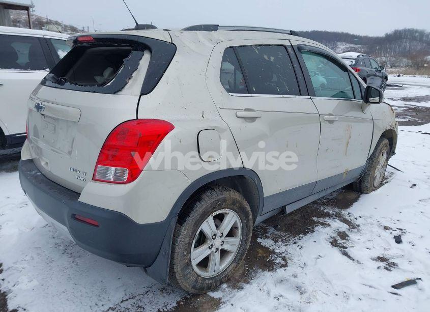 Photo 4 of 2016 Chevrolet Trax LT (VIN 3GNCJPSB4GL262447)