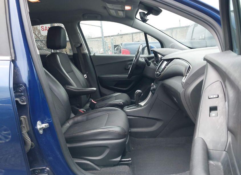 Photo 5 of 2017 Chevrolet Trax LT (VIN 3GNCJPSB4HL216764)