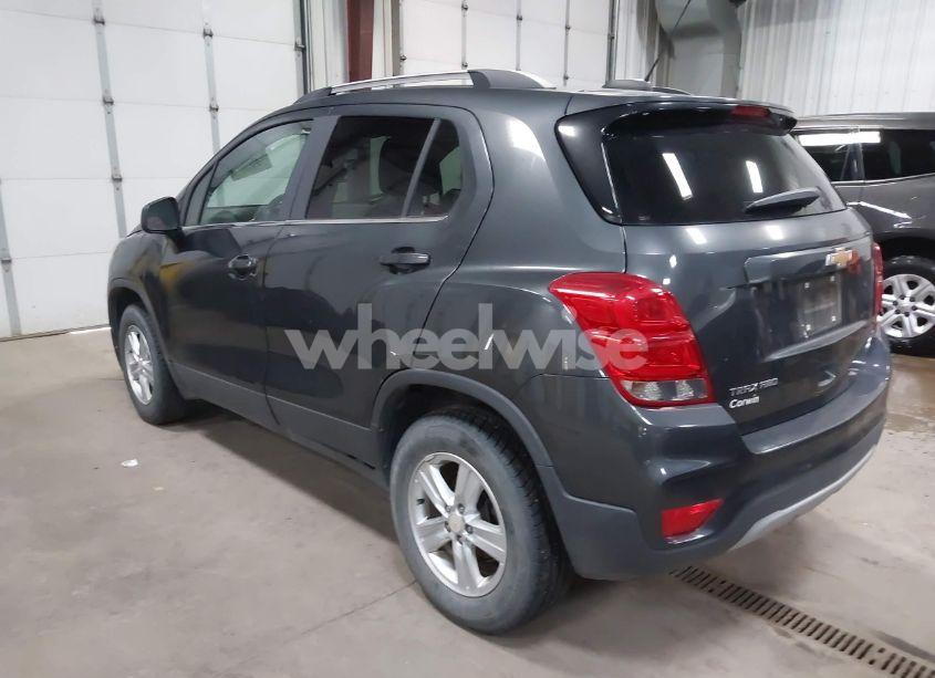 Photo 3 of 2017 Chevrolet Trax LT (VIN 3GNCJPSB4HL225450)