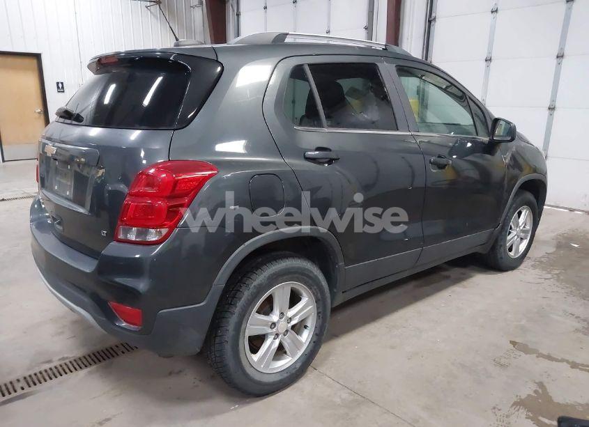 Photo 4 of 2017 Chevrolet Trax LT (VIN 3GNCJPSB4HL225450)