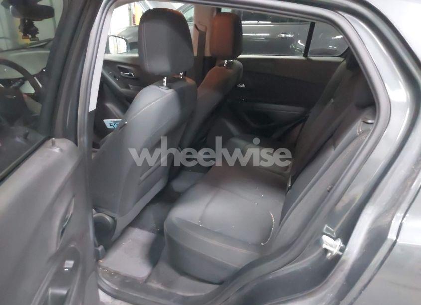 Photo 8 of 2017 Chevrolet Trax LT (VIN 3GNCJPSB4HL225450)