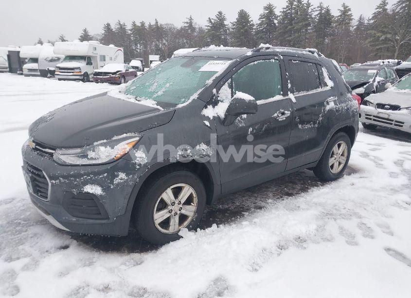 Photo 2 of 2017 Chevrolet Trax LT (VIN 3GNCJPSB4HL231426)