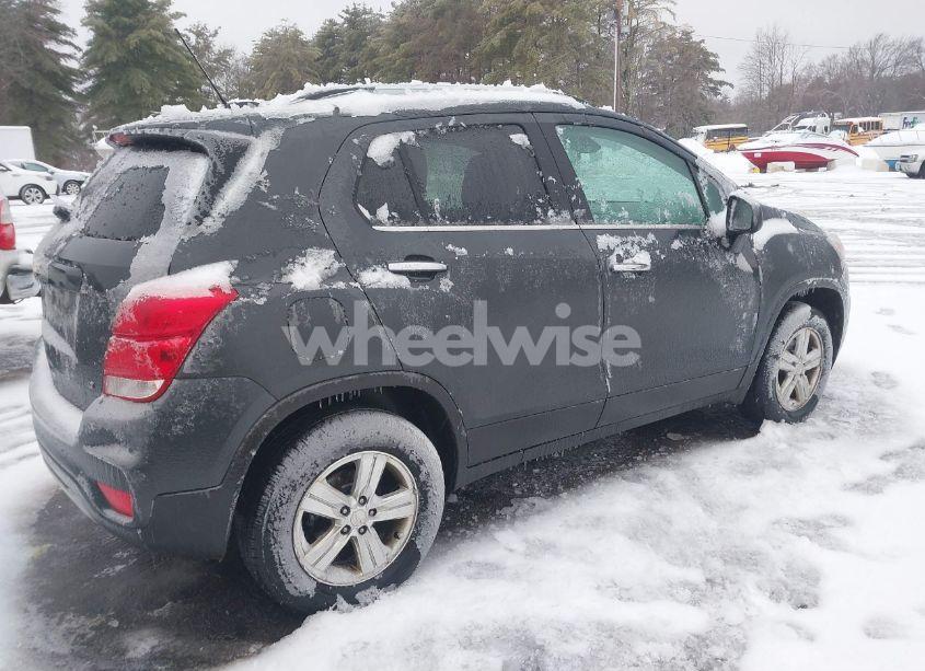 Photo 4 of 2017 Chevrolet Trax LT (VIN 3GNCJPSB4HL231426)