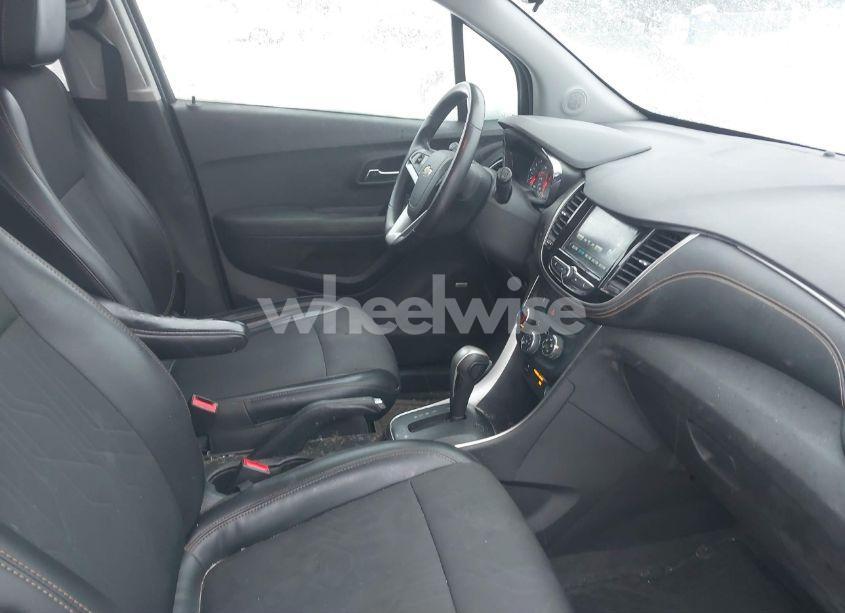 Photo 5 of 2017 Chevrolet Trax LT (VIN 3GNCJPSB4HL231426)