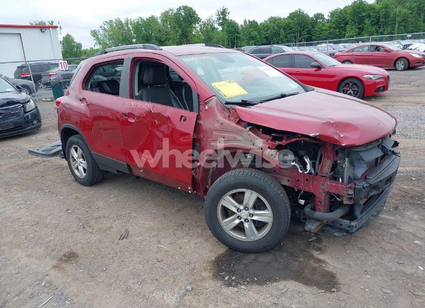 2018 Chevrolet Trax LT (VIN 3GNCJPSB4JL325506) main photo
