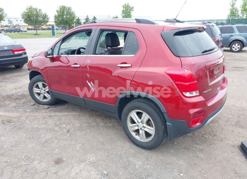 Photo 3 of 2018 Chevrolet Trax LT (VIN 3GNCJPSB4JL325506)