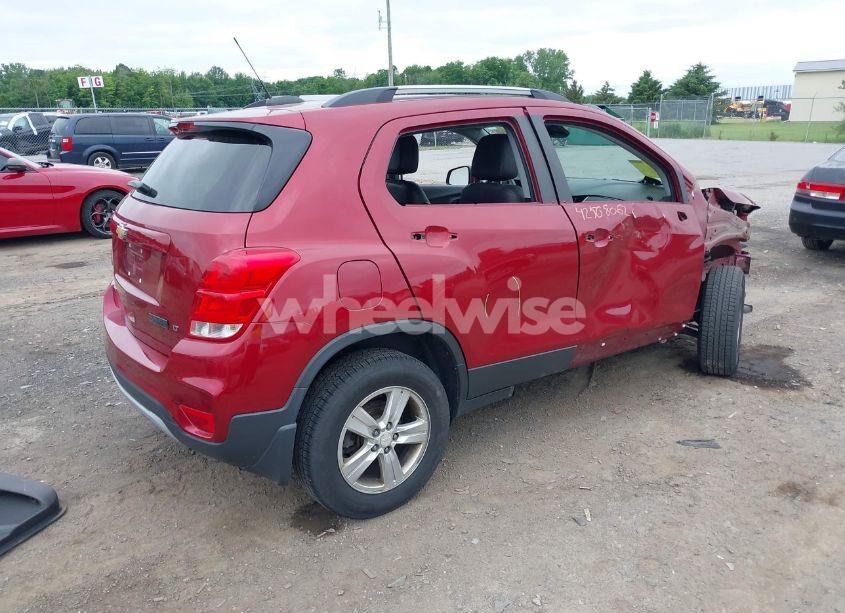 Photo 4 of 2018 Chevrolet Trax LT (VIN 3GNCJPSB4JL325506)