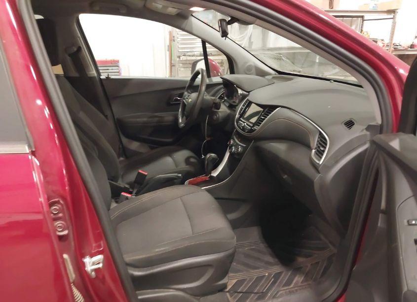 Photo 5 of 2019 Chevrolet Trax LT (VIN 3GNCJPSB4KL262084)