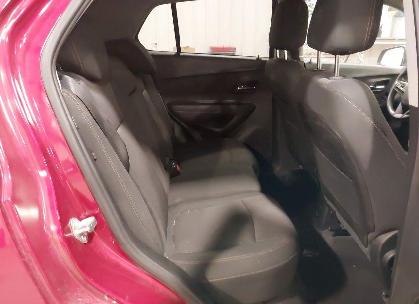 Photo 8 of 2019 Chevrolet Trax LT (VIN 3GNCJPSB4KL262084)