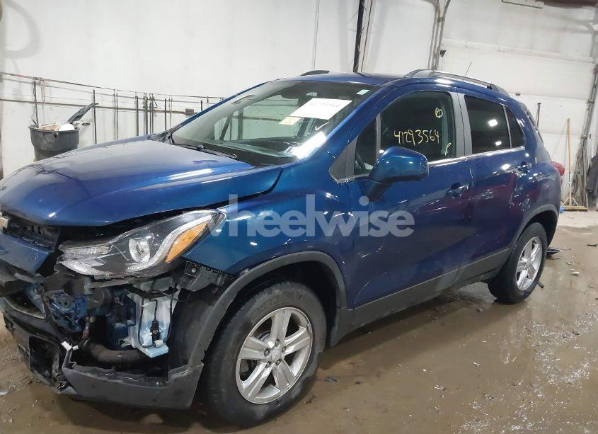 Photo 2 of 2020 Chevrolet Trax AWD LT (VIN 3GNCJPSB4LL226428)