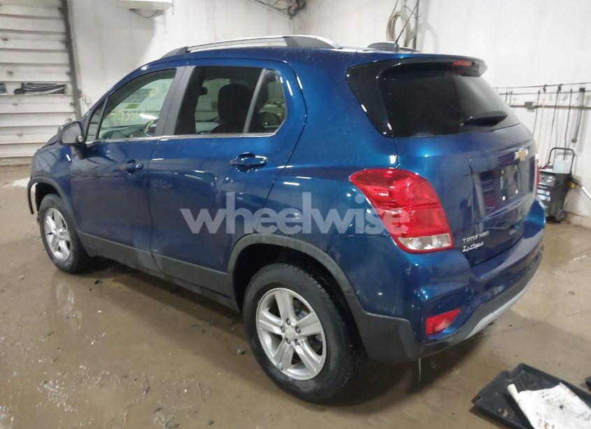 Photo 3 of 2020 Chevrolet Trax AWD LT (VIN 3GNCJPSB4LL226428)